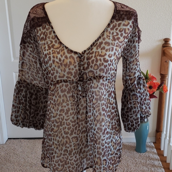 BCBG MAXIAZIRIA BLOUSE - Picture 2 of 7